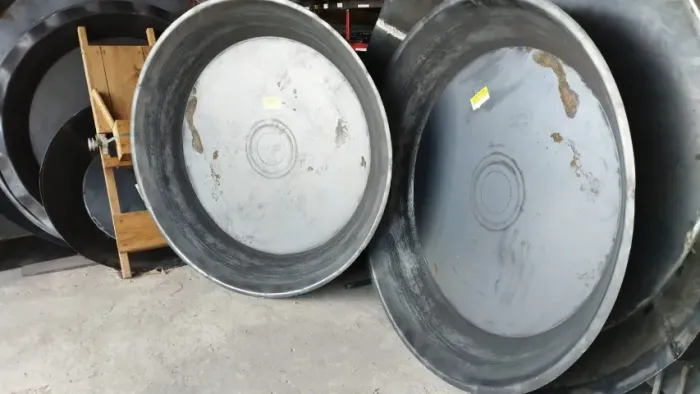 Tacho de fazer farinha, médio grande e médio.