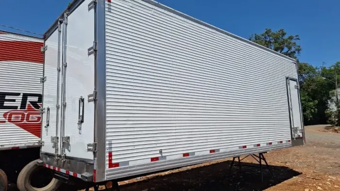 Baú frigorífico Toco gancheiro 6,80m 2018 Alt. interna 2,40m 