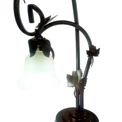 luminária antiga de ferro adornada com folhas de parreira 53 cm