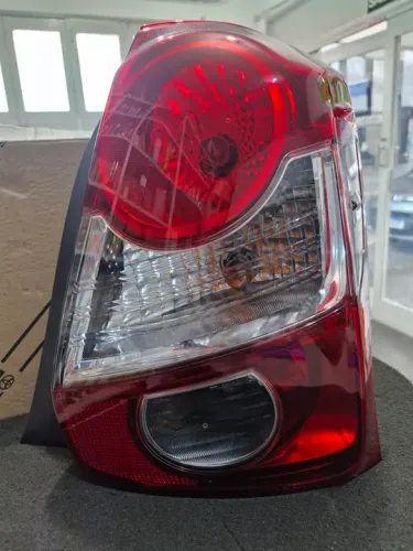 Lanterna traseira Direita Toyota Etios Fume 2013 a 2016 Hatch  original.