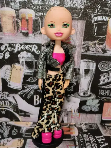 Barbie Collector / Bratz Raquelle - Muito Linda - Corpo e Roupas Perfeitas.