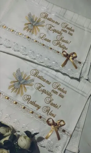 Toalhas de batizado bordadas e personalizadas.