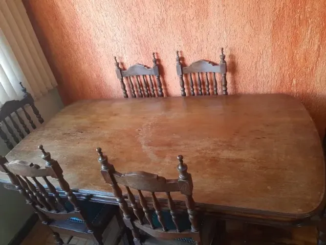 Vendo Excelennte mesa de jantar com 6 cadeiras