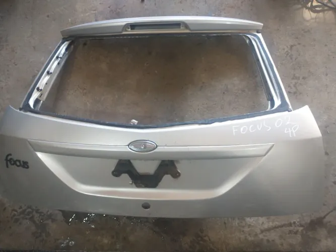 Tampa traseira Ford/focus 2002 
