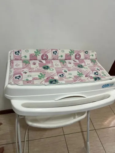 Banheira BURIGOTO SPLASH MUITO NOVA  rosa  com trocador emborrachado MUITO BARATO 