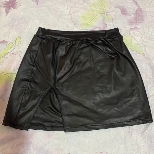 Saia curta com fenda lateral