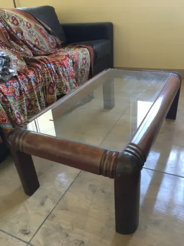 Mesa de centro de madeira e vidro
