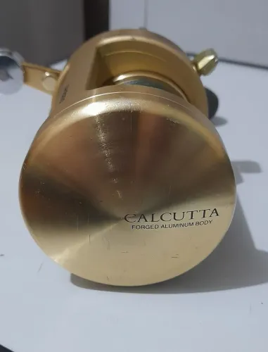 Carretilha Shimano Calcutá 700B
