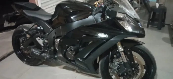 Kawasaki zx10 preta 2011, muito conservada 15800 km