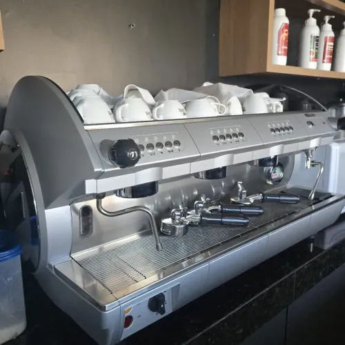 Máquina de Café Profissional - Perfeita para seu Negócio!