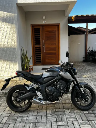 CB650r 2024 moto extra 8.800km