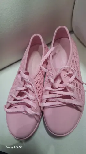 Tenis mine Melissa rosa com cheirinho n.33