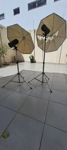 Kit de Iluminação para fotógrafo (sombrinha ,tripe e flash) ,estúdio completo .