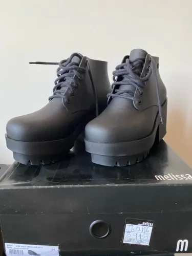 Bota Melissa Stellar Preta - Nova - desapego 