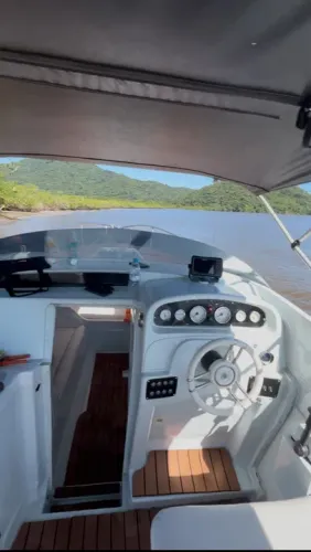 Lancha 330 Diesel mwm capacidade 15 pessoas