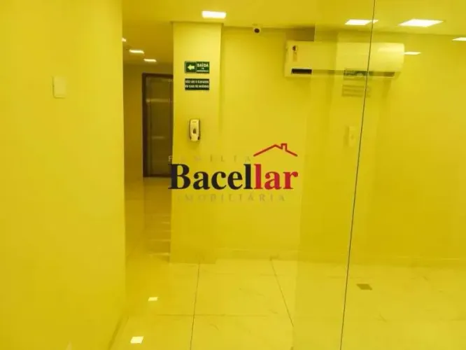 Prédio de luxo alugando 4 salas em um andar
