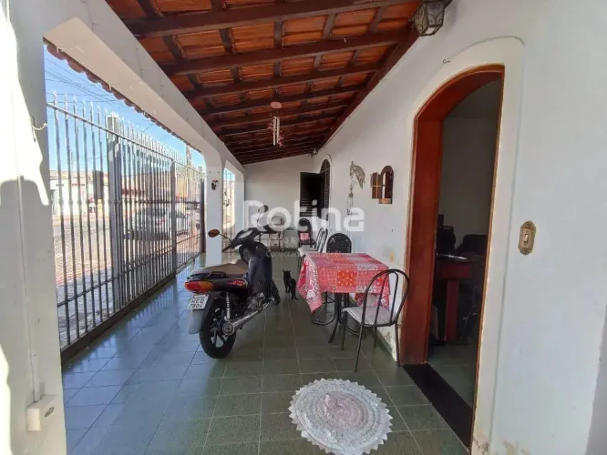 Casa à venda, 3 quartos, Osvaldo Rezende - Uberlândia/MG - Rotina Imobiliária