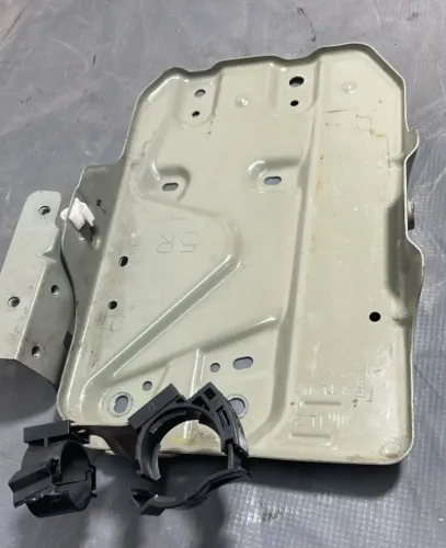 Suporte de Bateria Original Nissan Kicks 2022