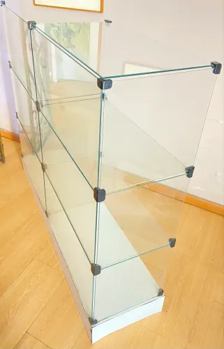 Balcão estante de vidro (6 nichos)
