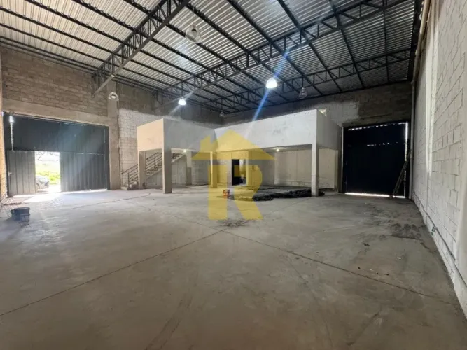 Barracão Comercial à Venda em Mirassol-SP, Bairro Miravista Residencial: 1 Sala, 2 Banheir