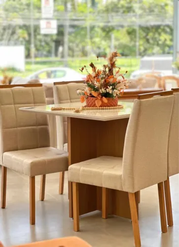 Mesa de Jantar Madri Tampo Vidro 90x90 com 4 Cadeiras em Madeira- Produto Novo 