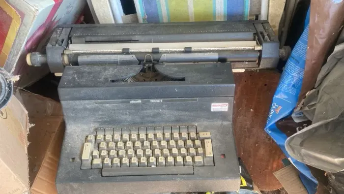 Máquina de escrever elétrica olivetti Tekne 6