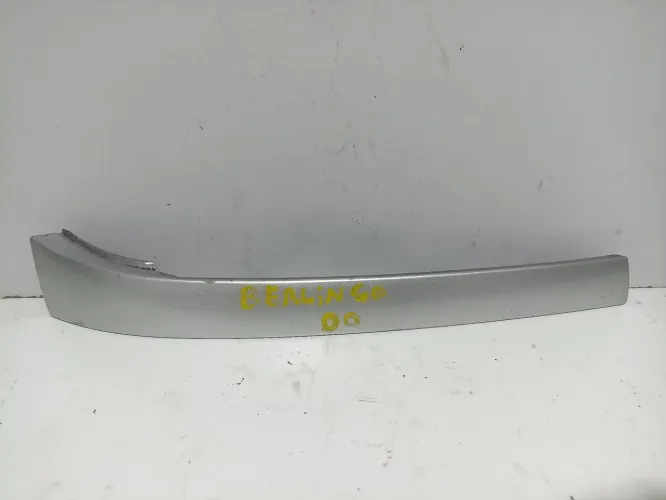Bigode friso do farol Citroen Berlingo Partner 1998 99 00 01 02 a 2008 lado direito carona
