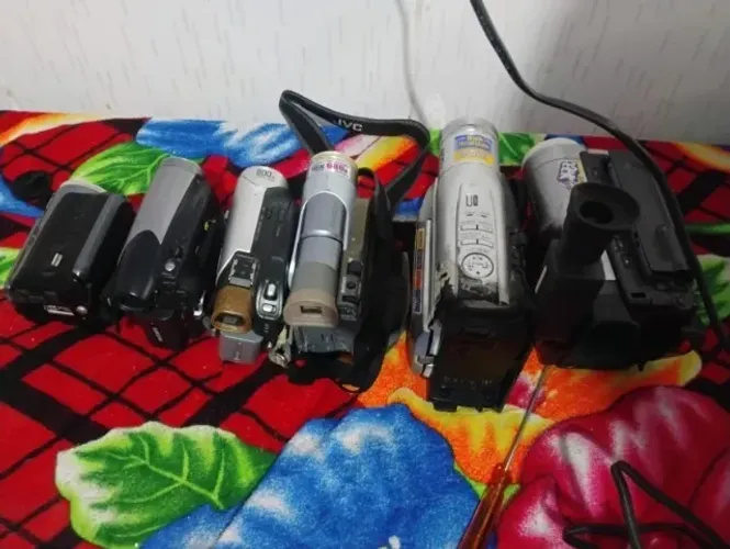 LOTE DE FILMADORAS SEM AS FONTES ,MAS EM BOM ESTADO DE CONSERVAÇÃO !!!