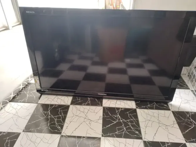 TV LCD Semp Toshiba 40 pol..
