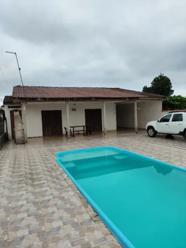 CASA NA PRAIA COM PISCINA 