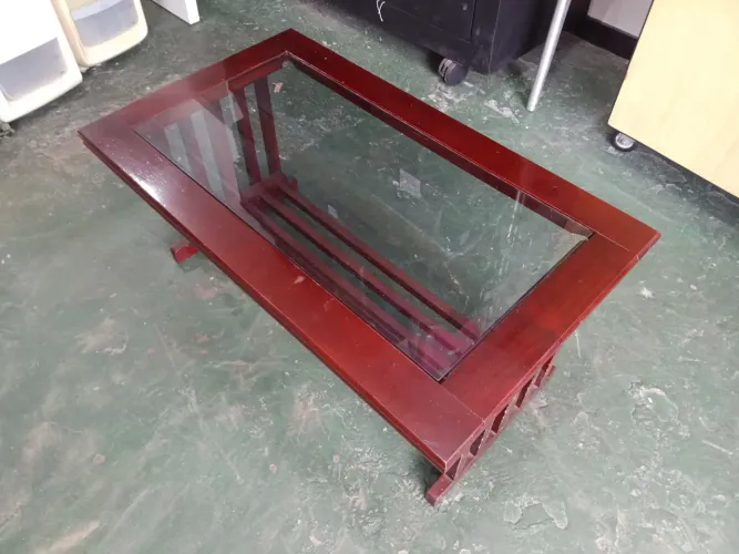 Mesa de Centro com Vidro em Madeira