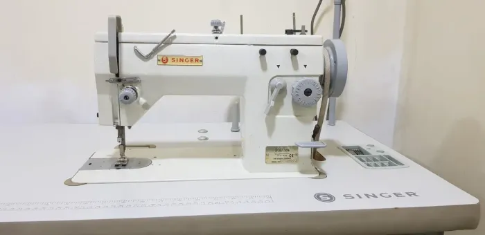 Máquina de Costura Industrial Singer 20U 309
