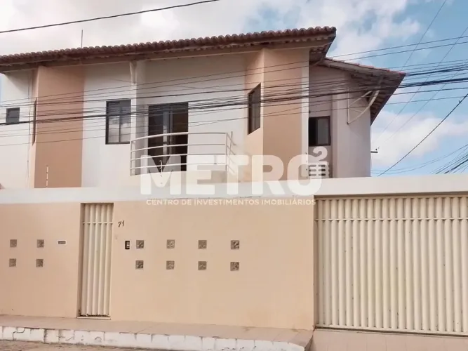 Casa à venda no bairro Country Club, 3 quartos, sendo 2 suítes, Juazeiro-BA