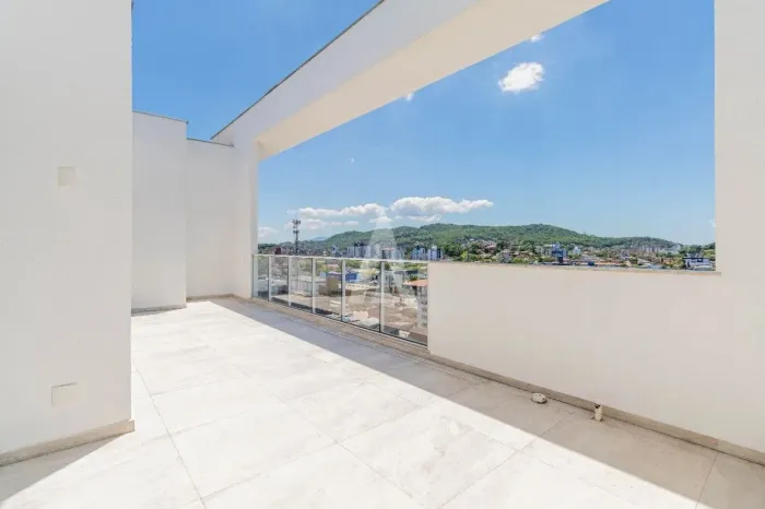 Cobertura com 4 suíte(s) à venda no bairro América em Joinville, de R$ 3.090.000.00 por 2.
