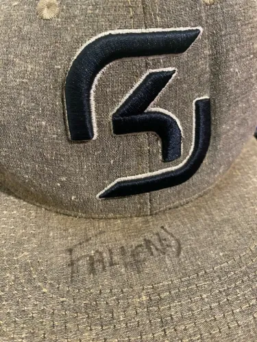 Boné SK Autografado Fallen Prof