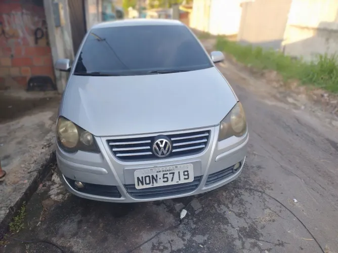 Volkswagen Polo Sedan I Motion 1.6 Total Flex 4P 2010