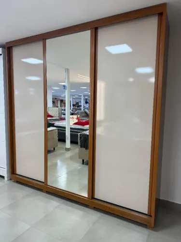 GUARDA ROUPA