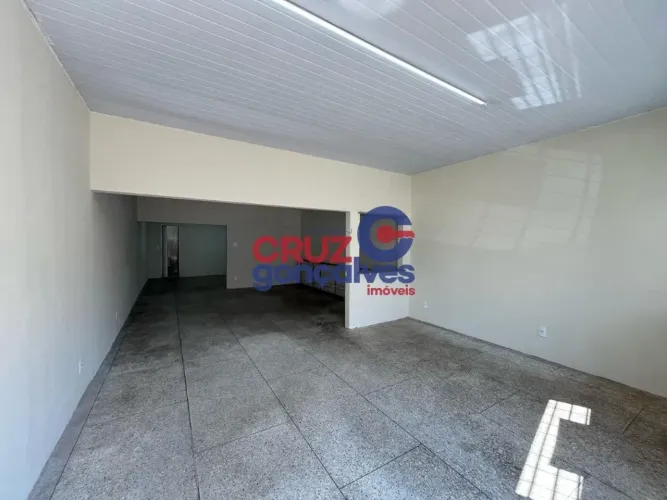 Salão Comercial para alugar no Parque Universitário - Rio Claro: Espaço Funcional e Modern