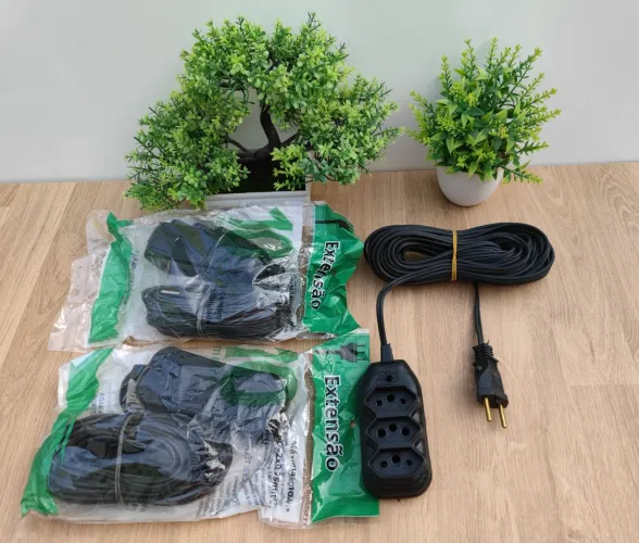 Extensão Elétrica Bivolt para elétronicos com 3 Tomadas  10 Metros