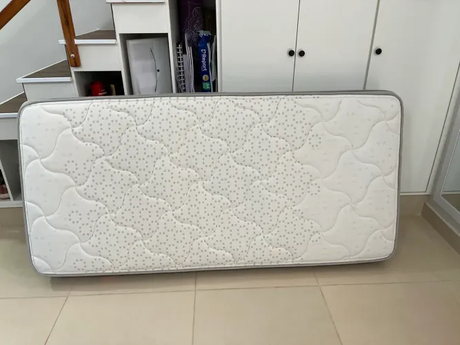 Colchão Solteiro Premium Molas Ensacadas | Semi Novo