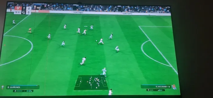 Vende-se tv 65 polegadas, leia anúncio