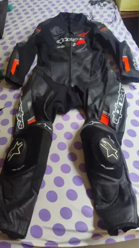 Macacão Alpinestars e bota Forza 