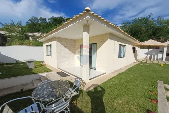 Casa dois dormitórios e uma suíte em condominio fechado em Itaboraí