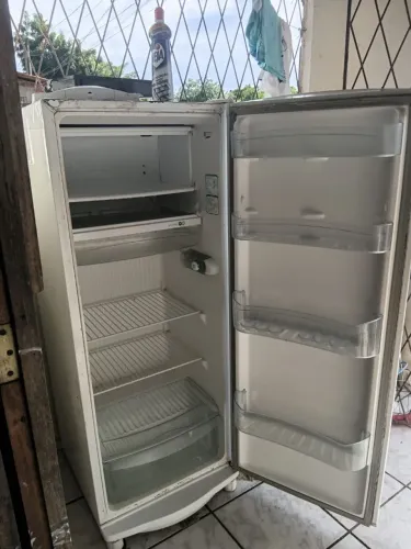 Vendo geladeira gelo seco colsu
