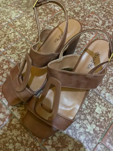 Sandália Feminina Sampés Marrom Salto Bloco - Ótimo Estado