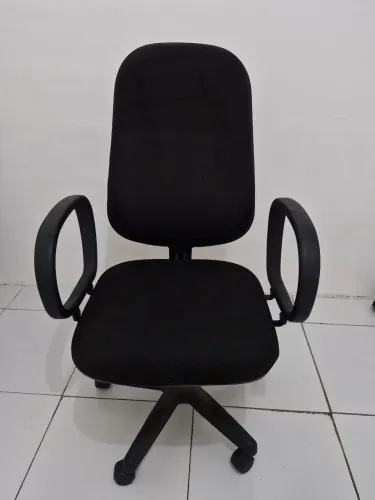 Cadeira de Escritório Giratória Ergonômica com Regulagem de Altura