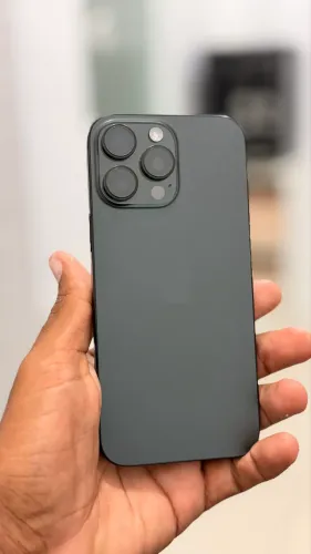 Vendo iPhone 16 Pro Max, 256GB, em excelente estado de conservação.