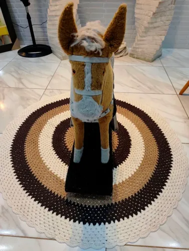 ? Cavalo de Pelúcia com Sela - Excelente Estado - Apenas R$ 250!