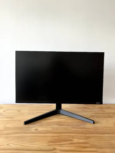 Kit Escritório/Home Office: Monitores, Mesas Cavalete e Cadeiras Marelli Ergonômicas