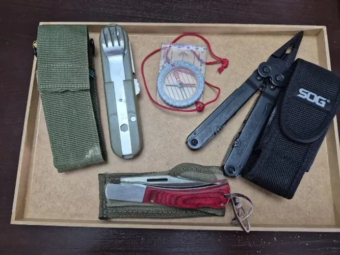 KIT OUTDOOR PREMIUM - SOG POWERLOCK + BÚSSOLA SILVA + ACESSÓRIOS